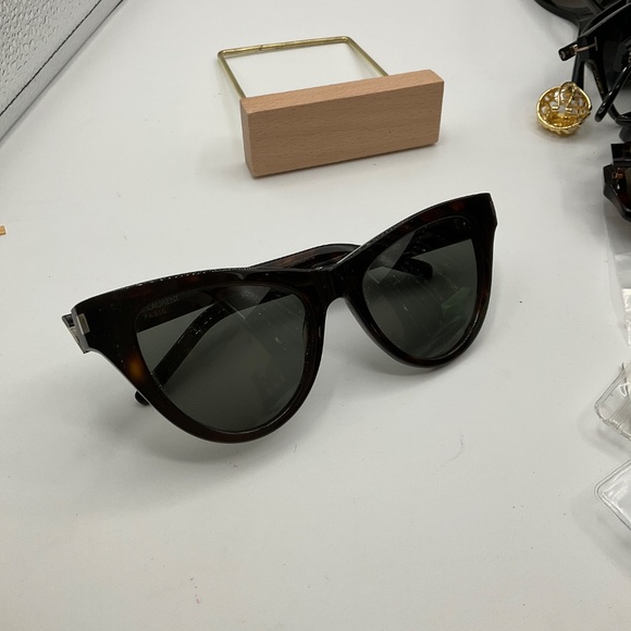 Yves Saint Laurent SL425-003-54 Sunglasses 54mm 100% Authentic - Picture 8 of 8